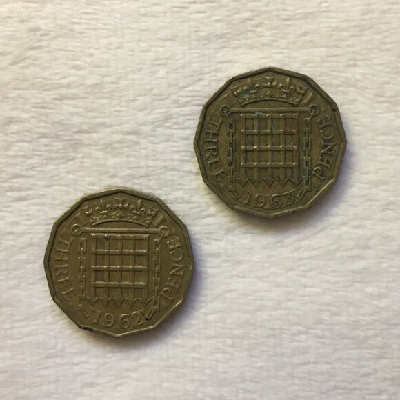 Two Consecutive 1962 and 1963 UK Great Britain Three Pence Coins - Picture 3 of 4